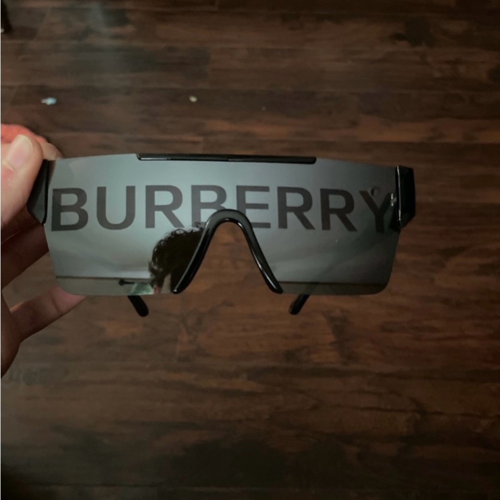 Burberry Oversized Black Sunglasses - Picture 1 of 3